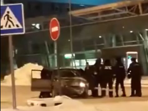 Полицейские и пограничники Казани пострадали при задержании лихача в аэропорту
